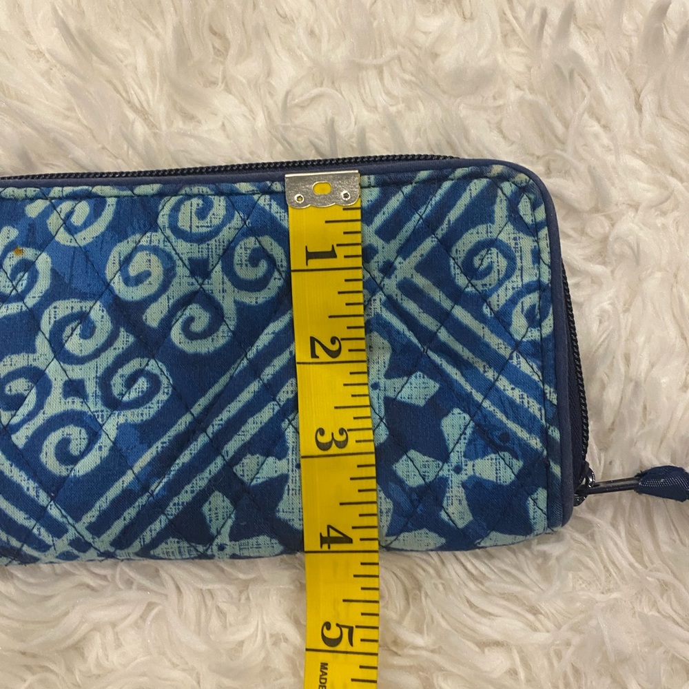 Vera Bradley RFID Signature Cotton Blue Cuban Tiles Georgia Wallet - Picture 5 of 6